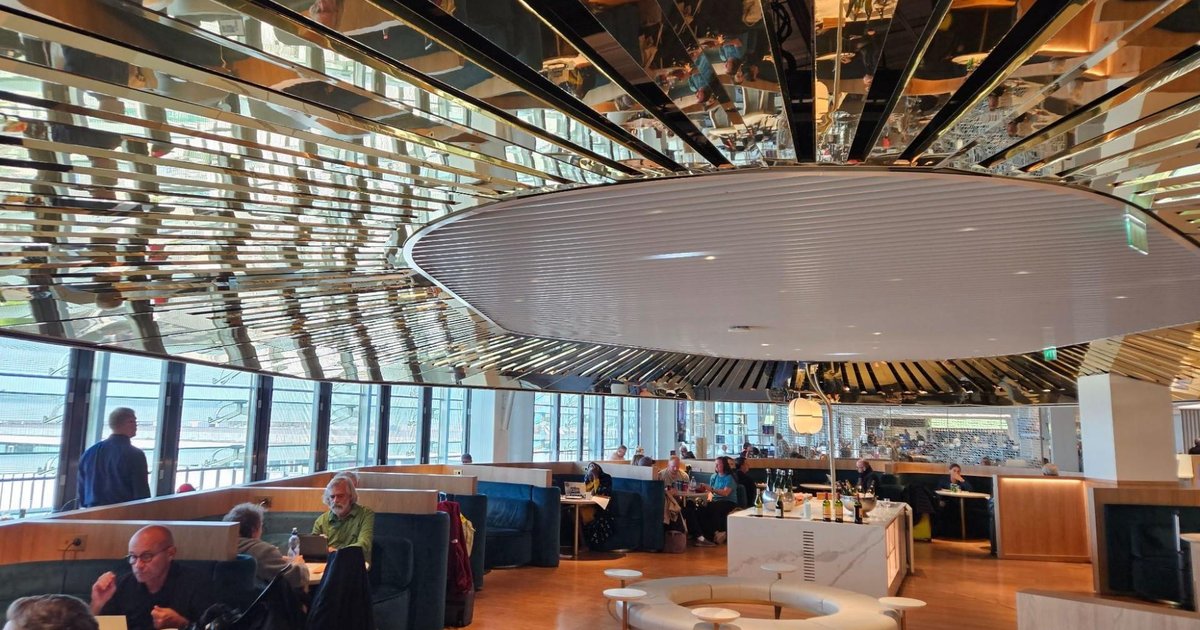 Luxury facial treatment in the Air France lounge at CDG airport