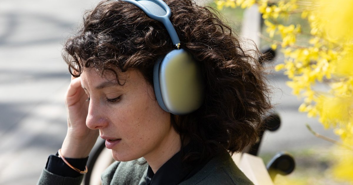 Image showcasing discounted AirPods Pro 3 and AirPods 4 with price tags