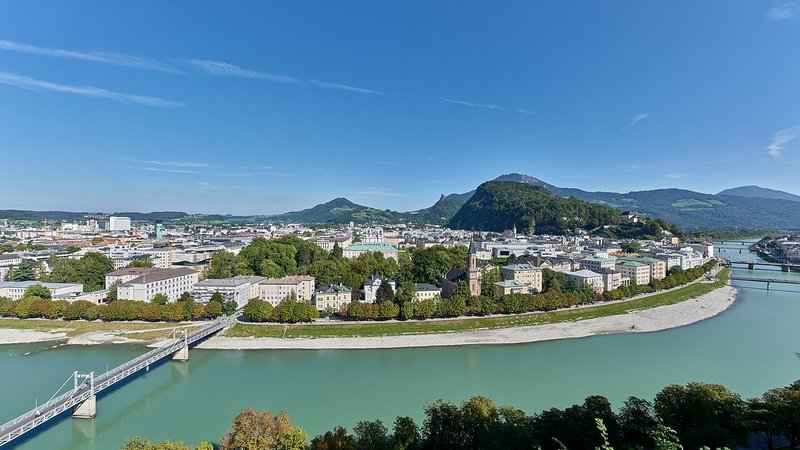 An American artist showcases work inspired by African cultural trends.