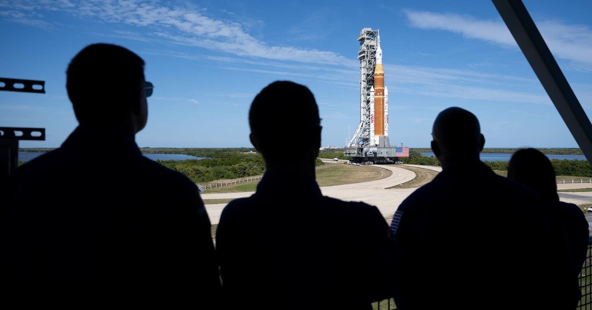 NASA's Artemis 2 mission infographic showcasing moon flyby details and experiments.