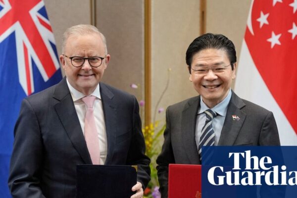 Australian and Singaporean leaders discussing energy security agreement
