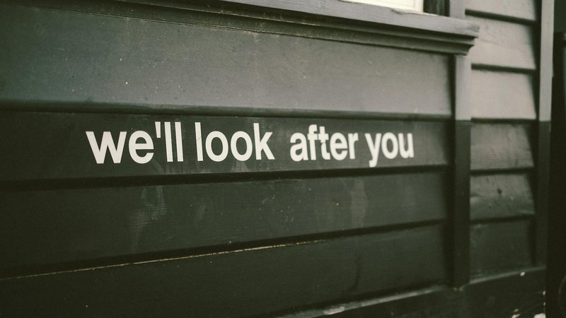 Illustration of ChatGPT affecting human judgment and decision-making