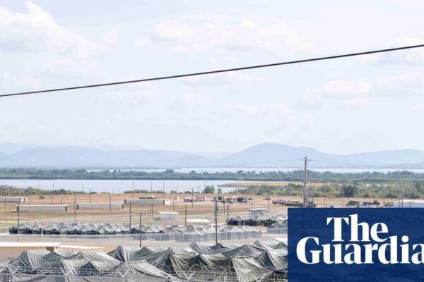 Protest against Guantánamo Bay migrant camp for Cuban refugees, highlighting human rights concerns.