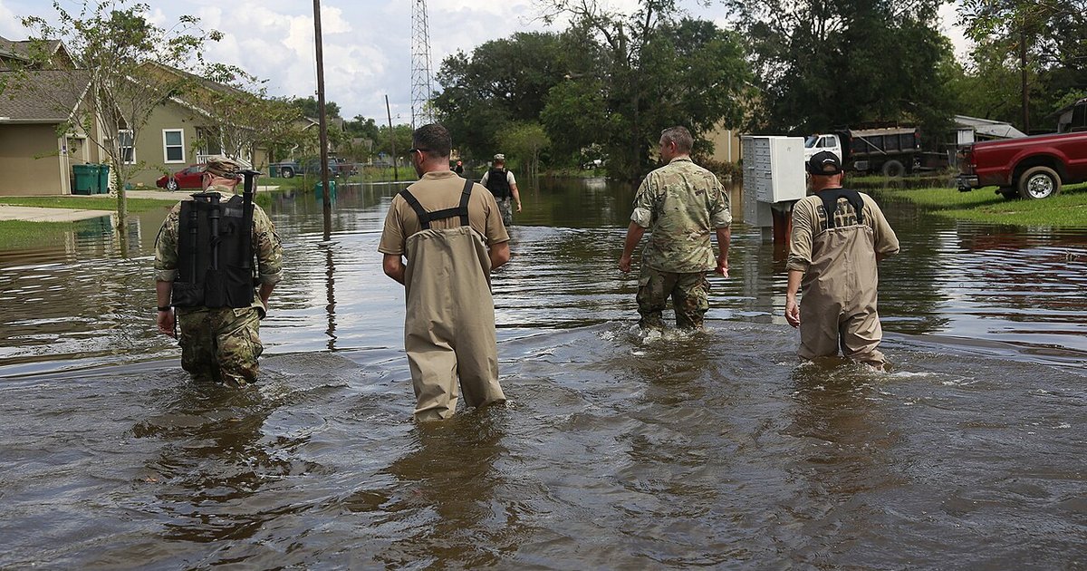 FBI agents analyzing data recovery from messaging apps for privacy implications.