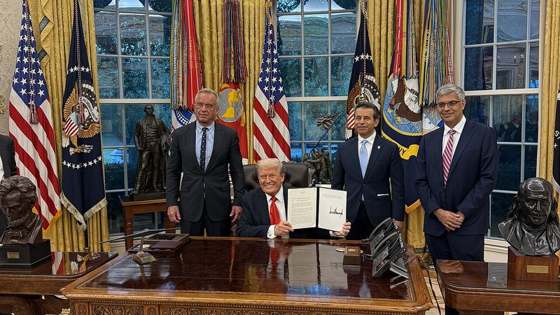 FOX and Friends studio — Trending