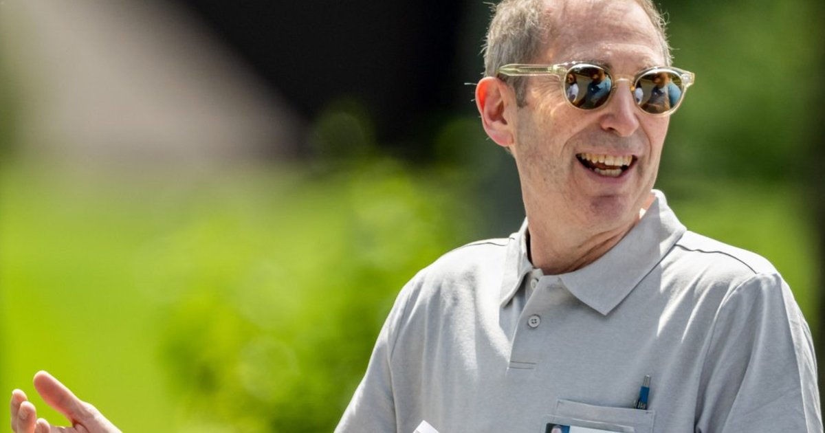 Andy Jassy enjoying chicken wings while networking with peers, illustrating the power of investing connections.
