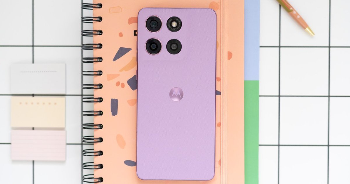 Motorola Moto G Stylus smartphone showcasing its features and design.