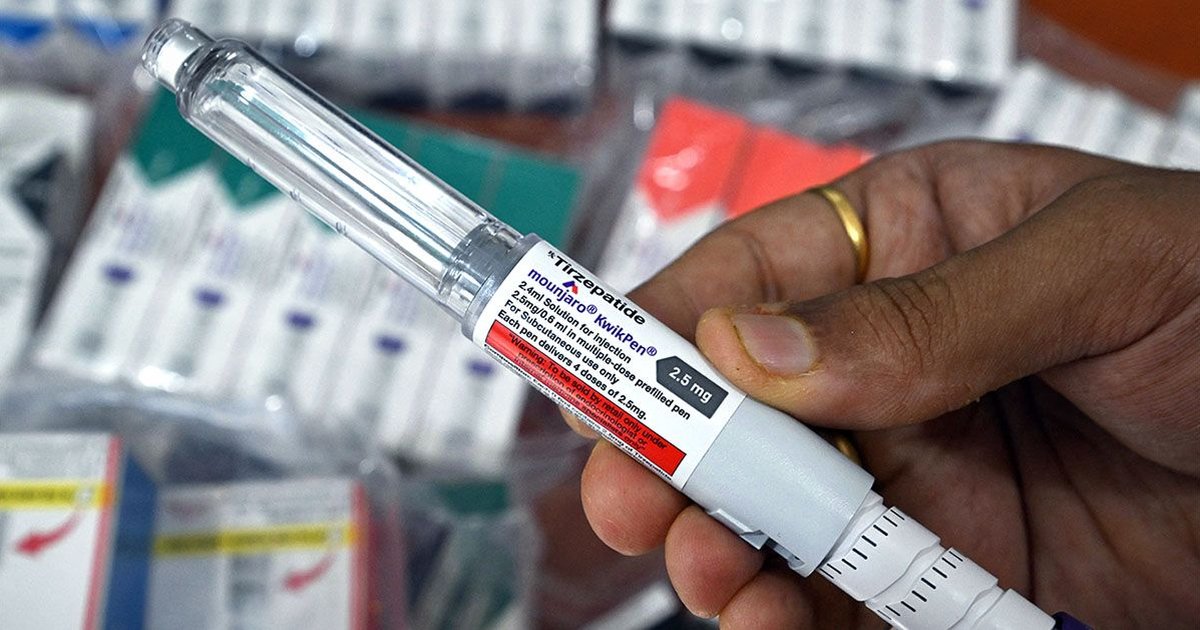 Tirzepatide Mounjaro injection pen, highlighting its heart health benefits for diabetes patients.