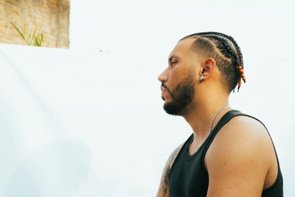 Ozuna, Dany Ome, and Kevincito El 13 in the music video for 'Paciente'