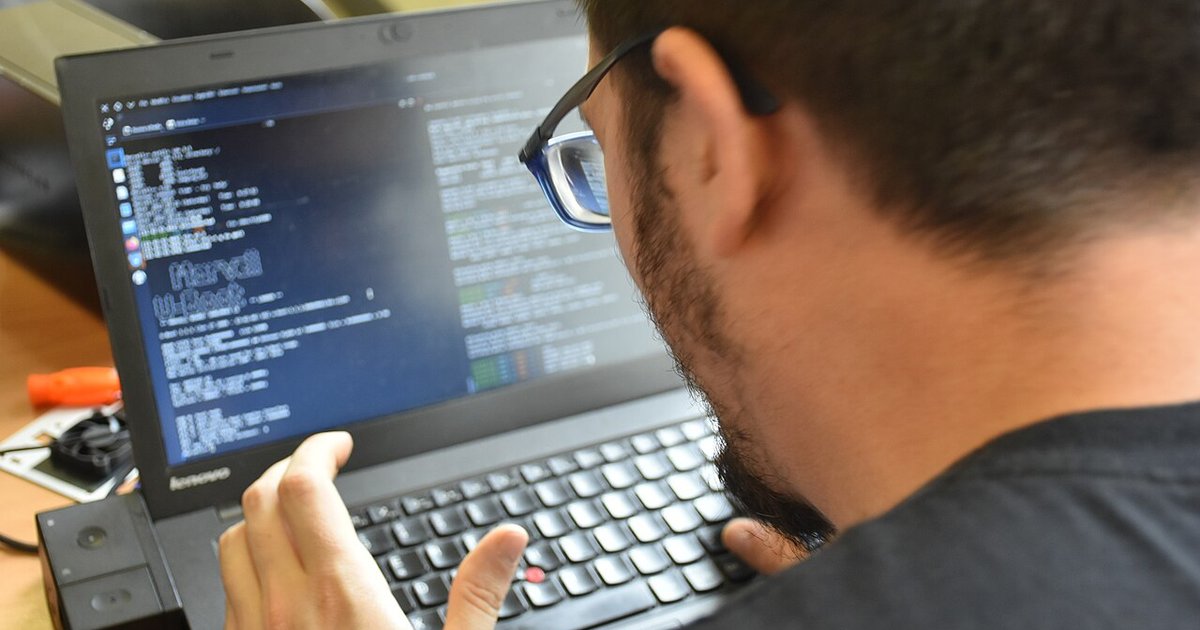 Visual representation of PostgreSQL performance drop due to Linux 7.0 update.