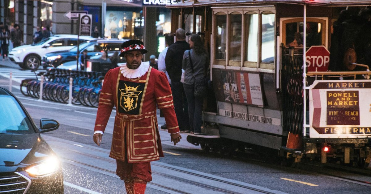 Jerome Powell speaking at a Federal Reserve meeting, highlighting economic concerns.
