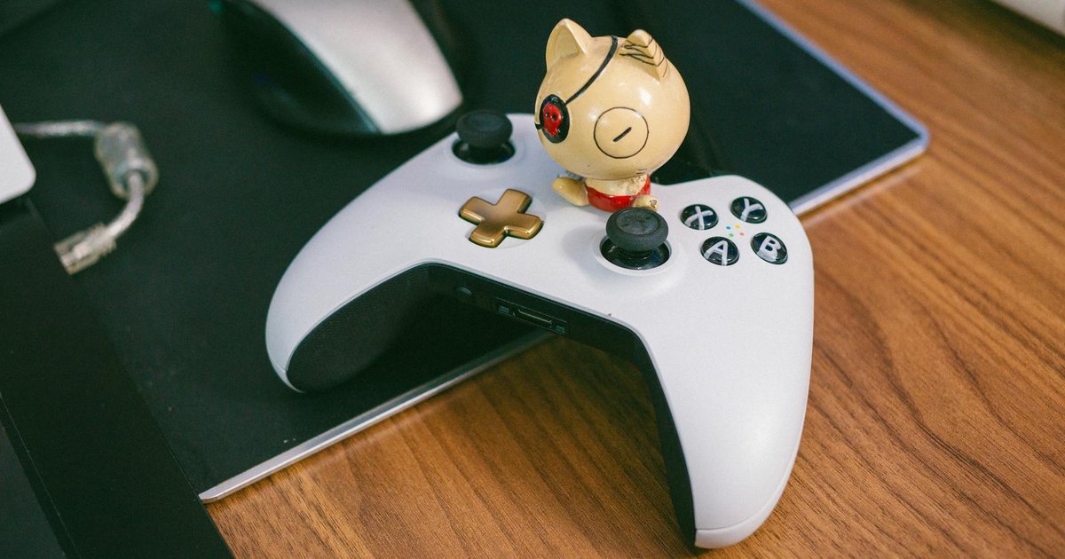 Splatoon Raiders game cover featuring vibrant colors and characters from the series.