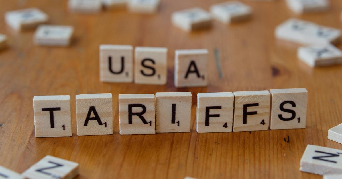 Graph showing the impact of tariffs on prices and big business profits.