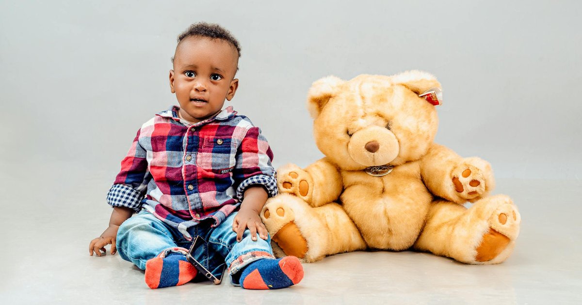 Teddy Afro performing live with vibrant Ethiopian cultural backdrop.