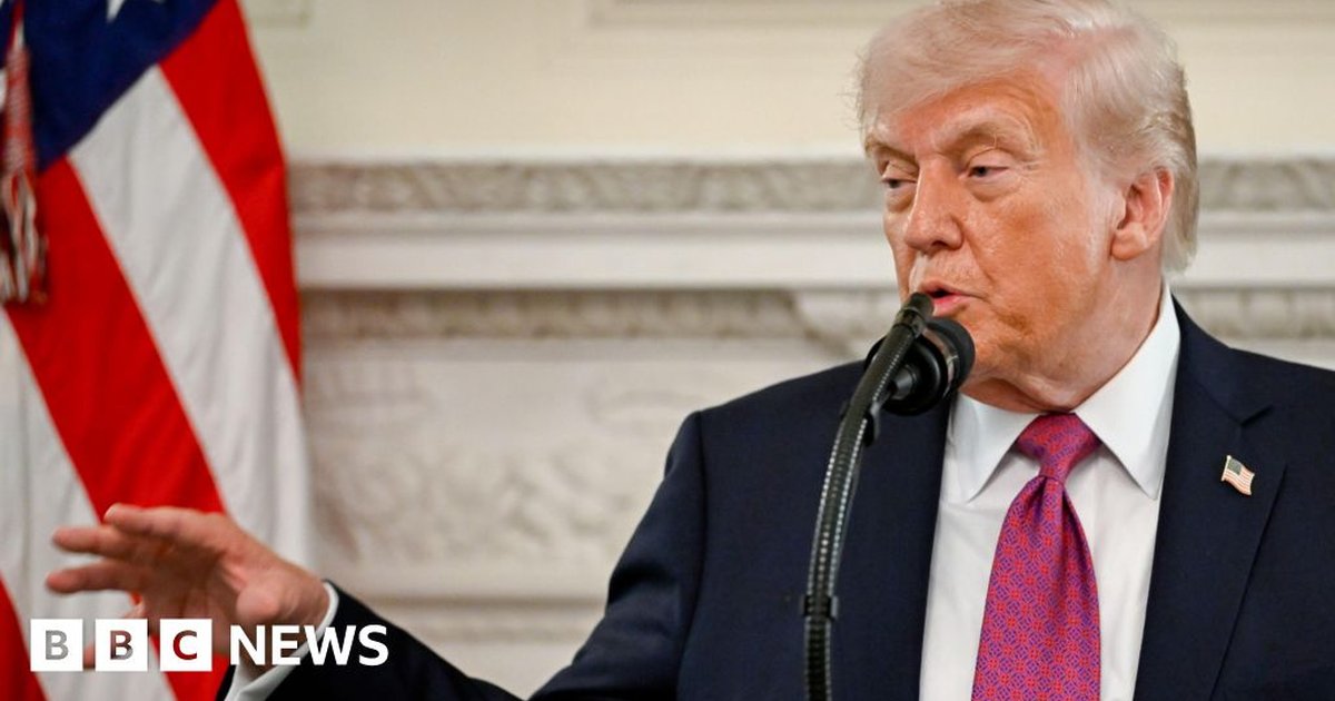 Trump announces Iran ceasefire extension during a press conference, showcasing a strategic diplomatic approach.