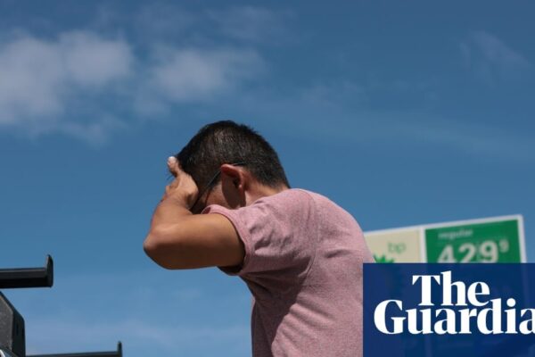 Graph depicting US inflation rates amid Iran tensions and trade policy changes.