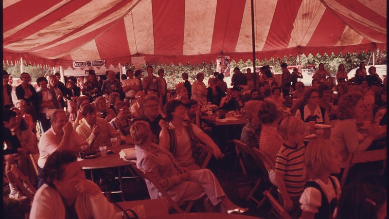 youth listening to music — Trending